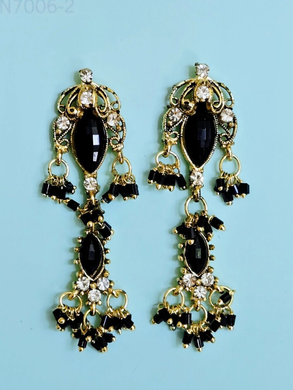 Vintage Black and Gold chandelier earrings - Women Jewelry - Picture 3 of 16